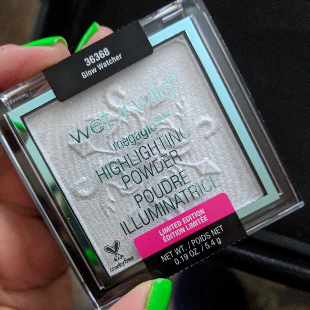 🥳 Wet n Wild Glow Watcher Highlighter